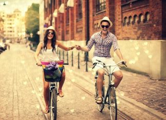 Din plăcere sau din interes?