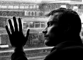 Să iubești două femei