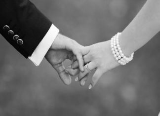 „Eşti fericită? Văd că porţi inel. Am înţeles, voi trage dungă peste…”