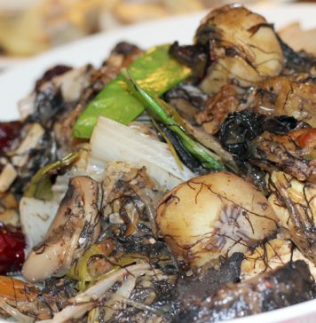 Mâncare chineazească: Noodles cu pui şi legume