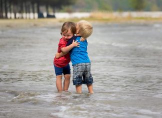 Cât te costă să oferi o îmbrăţişare?