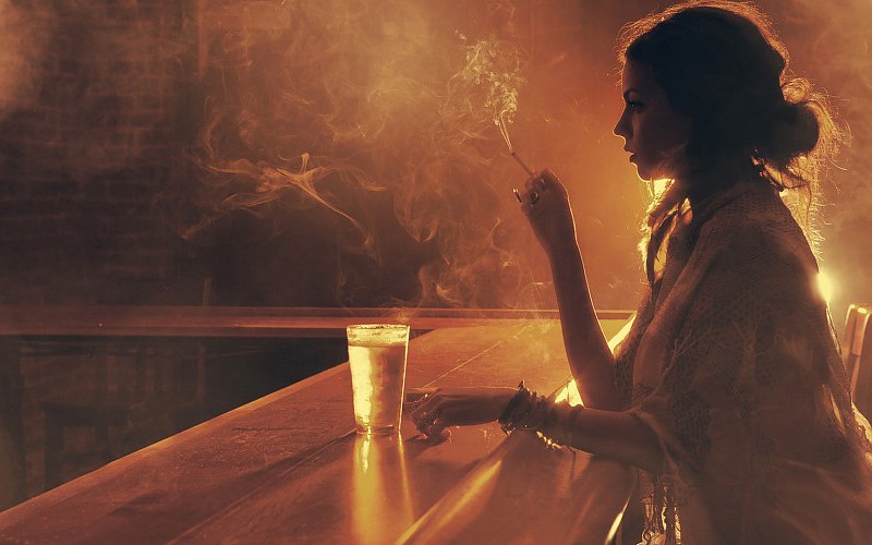 women-smoking-bar-sepia-lipstick-illuminated-lone-woman-1920x1080-wallpaper-454134