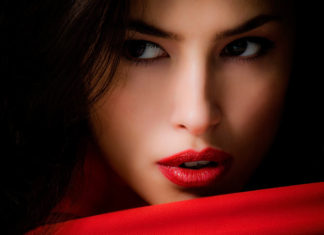 Filmul de weekend: Ruj roşu pentru zile negre