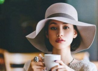 O doamnă nu poartă colanți în societate