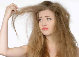 Păr deteriorat și vârfuri despicate? Iată cinci măști pe care le poți face la tine acasă!