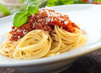 Cum prepari cele mai delicioase paste Bolognese cu pui
