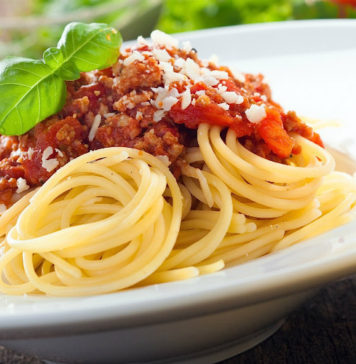 Cum prepari cele mai delicioase paste Bolognese cu pui