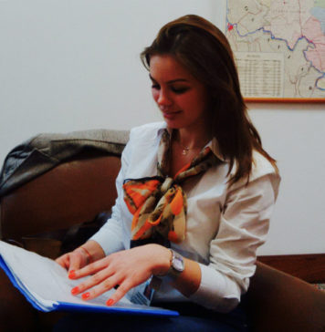 DE CE am introdus rubrica „INTERVIURI”