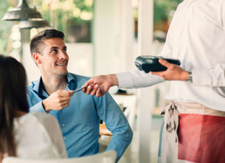 Codul bunelor maniere: Inviți, plătești!