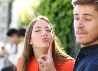 „Dacă nu îmi scrie, face pe interesantul, așteaptă să îi scriu eu”! Nu…