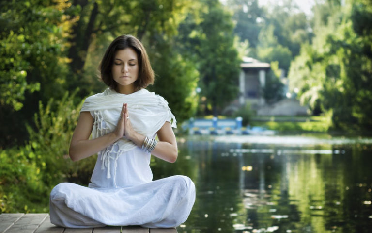 Despre yoga și meditație. Semnificațiile cuvântului namaste