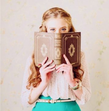 Lecția de gramatică: Online sau on-line? Cum e corect?