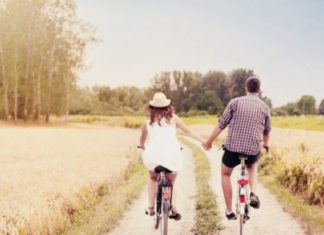 Marile iubiri nu se nasc pe Facebook. N-ai ce povesti nepoților :)