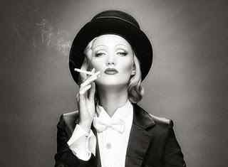 Nu te transforma într-o femeie-bărbată! Act like a lady!