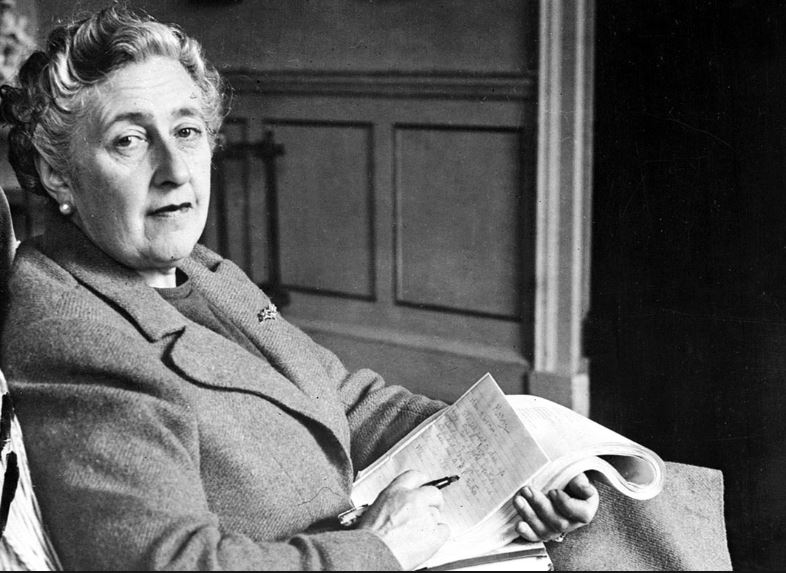Agatha Christie, autoarea cărții 10 negri mititei