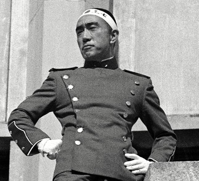 Yukio Mishima s-a sinucis la vârsta de 45 de ani