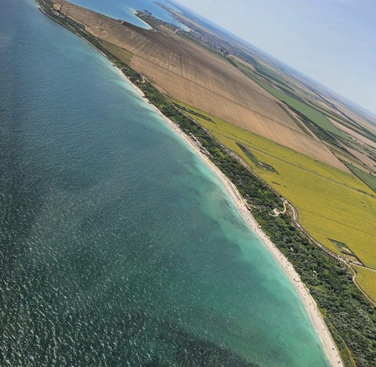 În Lan: O oază de relaxare în Tuzla, cu mare de Maldive